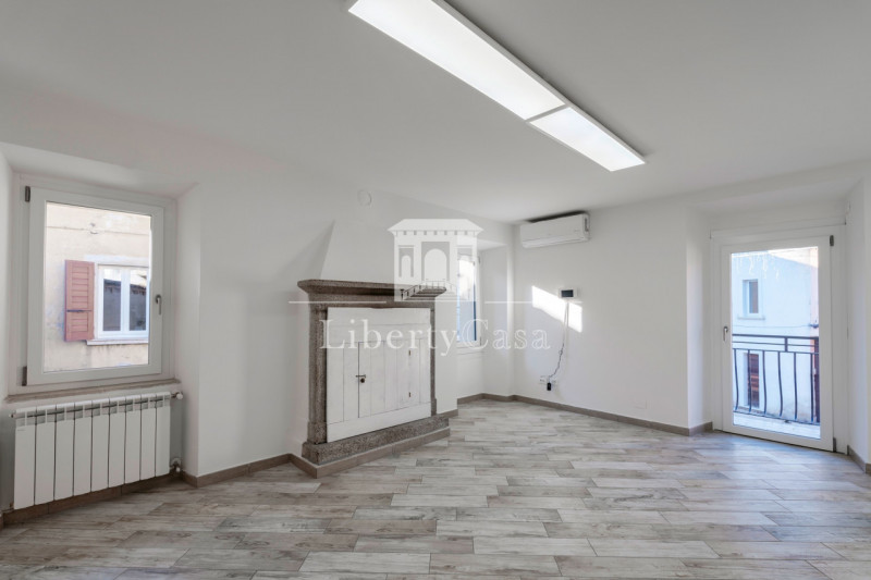 Immagine 5 di Appartamento in vendita  in Via Trento a San Felice Del Benaco