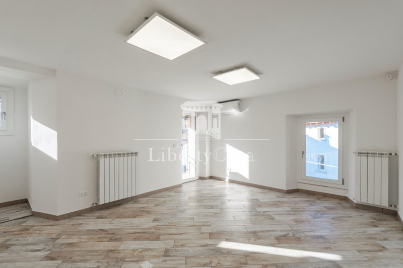 Immagine 7 di Appartamento in vendita  in Via Trento a San Felice Del Benaco