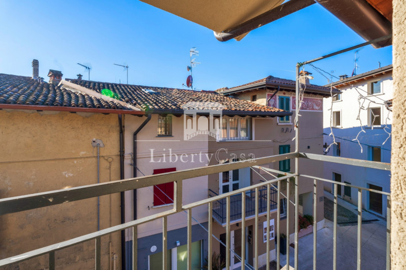 Immagine 9 di Appartamento in vendita  in Via Trento a San Felice Del Benaco