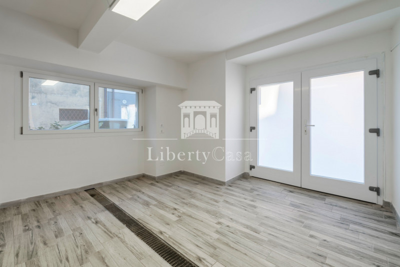 Immagine 11 di Appartamento in vendita  in Via Trento a San Felice Del Benaco