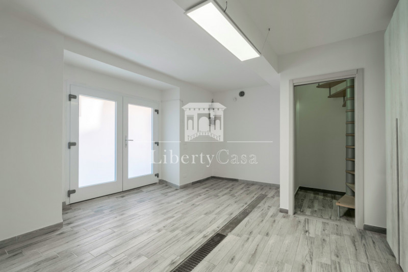 Immagine 12 di Appartamento in vendita  in Via Trento a San Felice Del Benaco