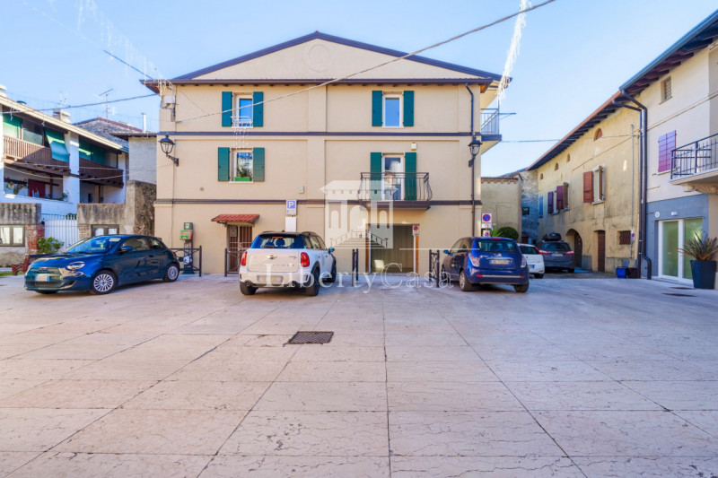 Immagine 14 di Appartamento in vendita  in Via Trento a San Felice Del Benaco