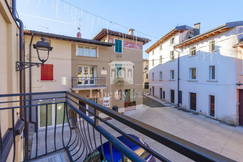 Immagine 15 di Appartamento in vendita  in Via Trento a San Felice Del Benaco