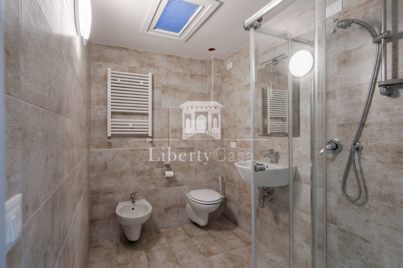 Immagine 17 di Appartamento in vendita  in Via Trento a San Felice Del Benaco