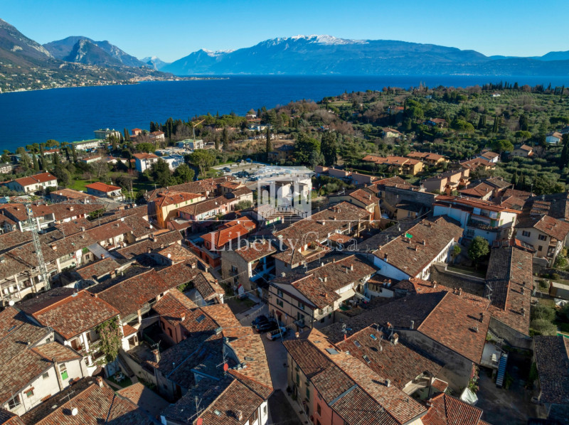 Immagine 18 di Appartamento in vendita  in Via Trento a San Felice Del Benaco