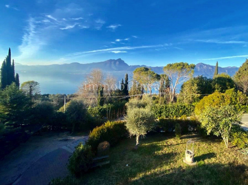 Immagine 11 di Appartamento in vendita  in via per Albisano 158 a Torri Del Benaco