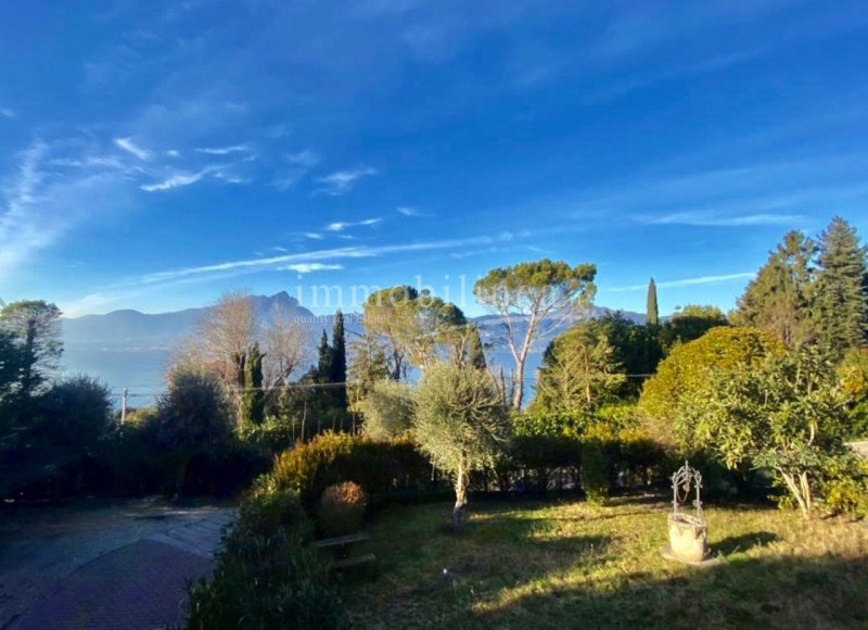 Immagine 12 di Appartamento in vendita  in via per Albisano 158 a Torri Del Benaco