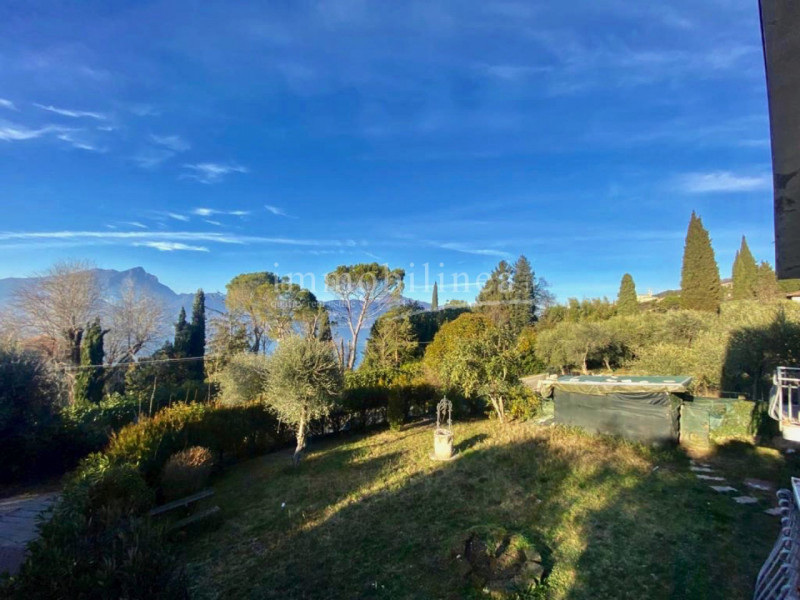 Immagine 13 di Appartamento in vendita  in via per Albisano 158 a Torri Del Benaco