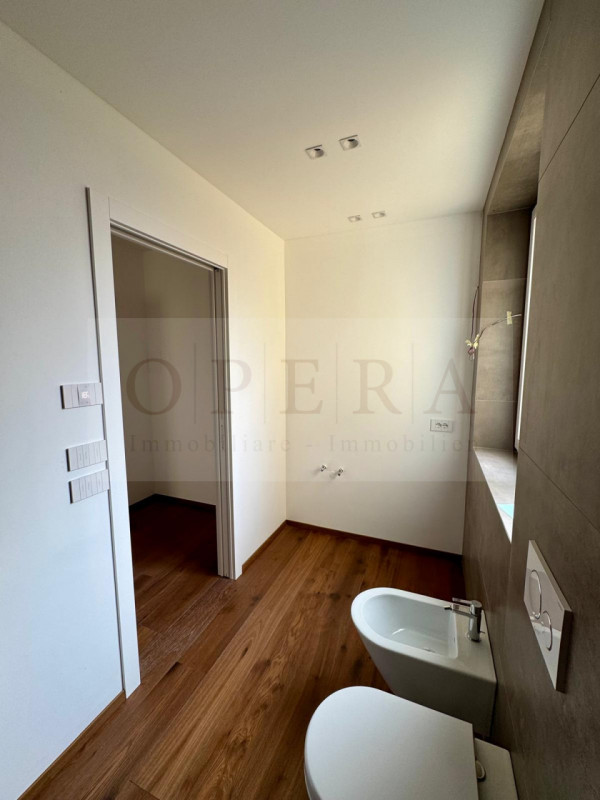 Immagine 12 di Appartamento in vendita  in Via Mendola a Bolzano