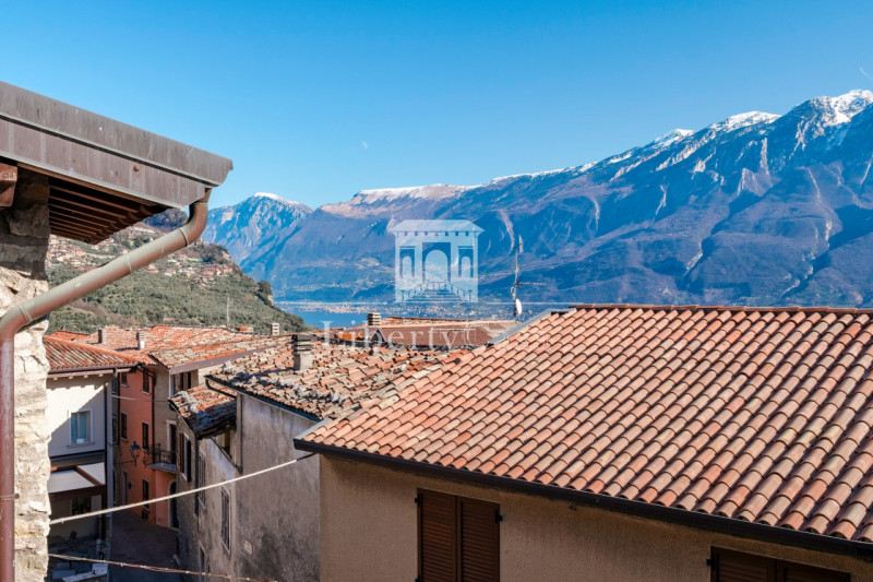 Immagine 4 di Casa trifamiliare in vendita  in Piazza Cavour a Tignale