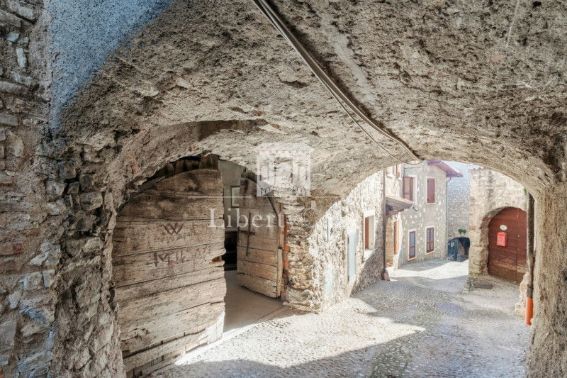 Immagine 10 di Casa trifamiliare in vendita  in Piazza Cavour a Tignale