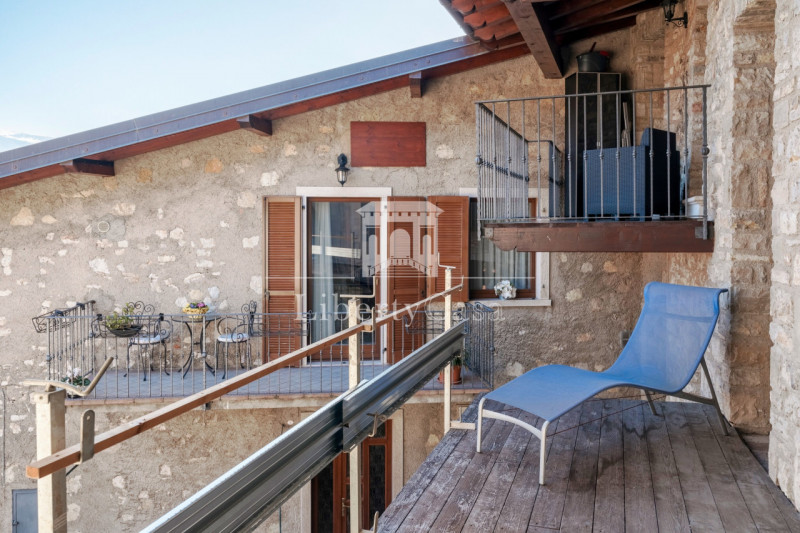 Immagine 16 di Casa trifamiliare in vendita  in Piazza Cavour a Tignale