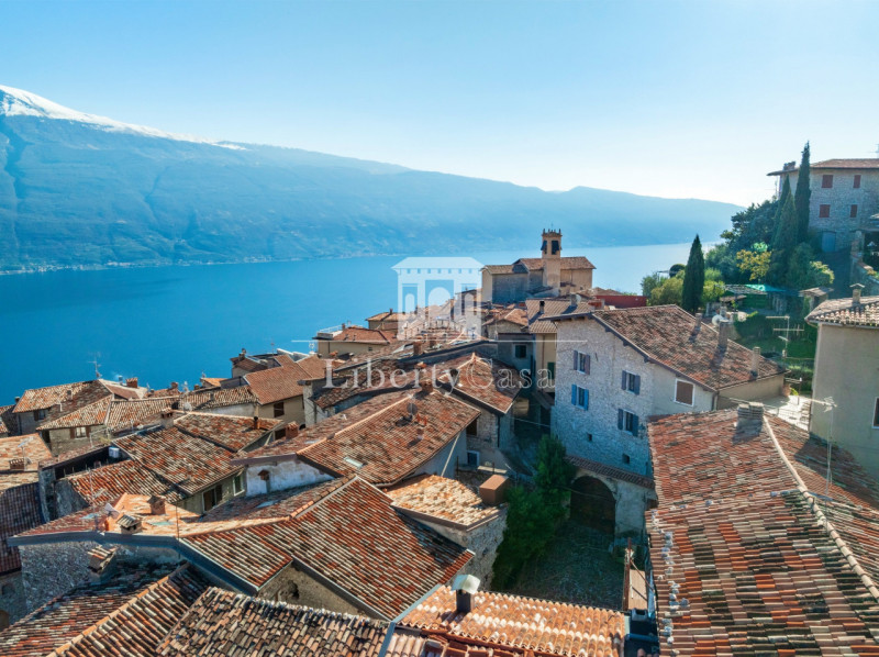 Immagine 19 di Casa trifamiliare in vendita  in Piazza Cavour a Tignale