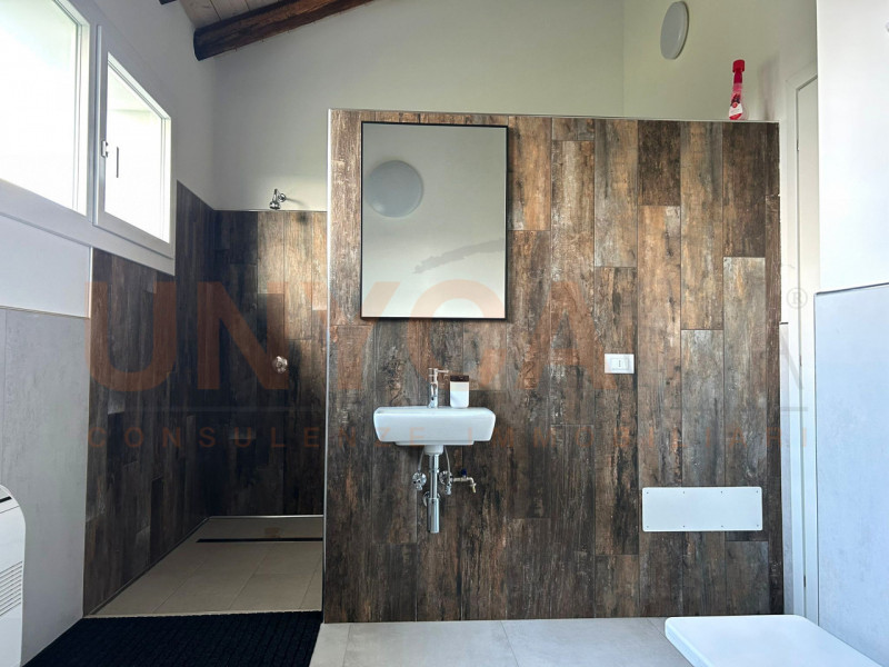 Immagine 12 di Attività commerciale in affitto  a Grisignano Di Zocco