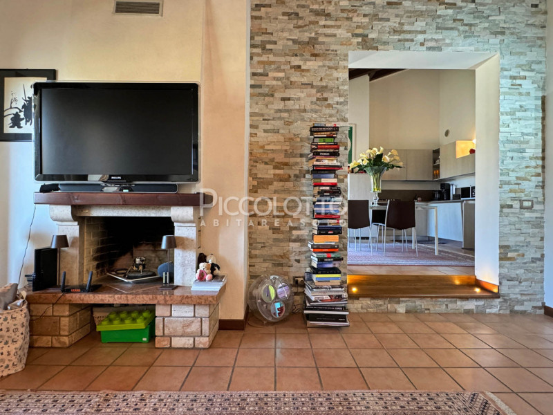 Immagine 4 di Appartamento in vendita  in via Strada dei Colli a Asolo