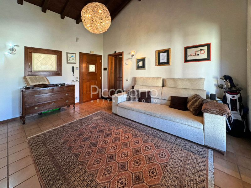 Immagine 5 di Appartamento in vendita  in via Strada dei Colli a Asolo