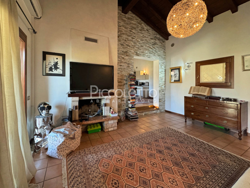 Immagine 6 di Appartamento in vendita  in via Strada dei Colli a Asolo