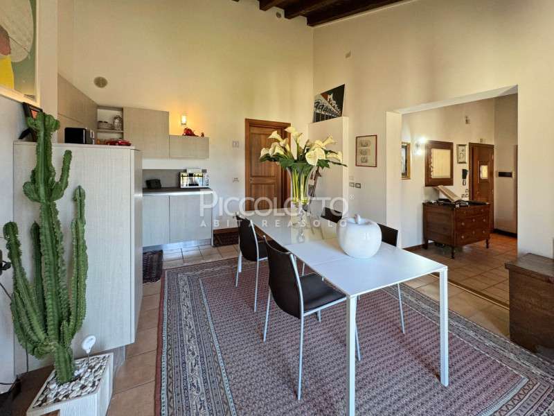 Immagine 10 di Appartamento in vendita  in via Strada dei Colli a Asolo