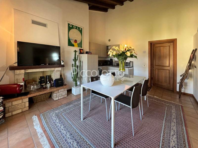 Immagine 11 di Appartamento in vendita  in via Strada dei Colli a Asolo