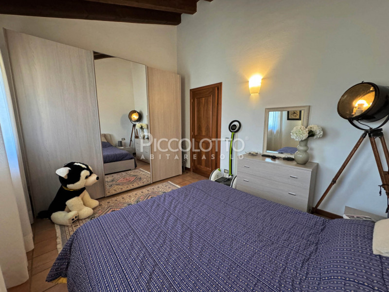 Immagine 17 di Appartamento in vendita  in via Strada dei Colli a Asolo