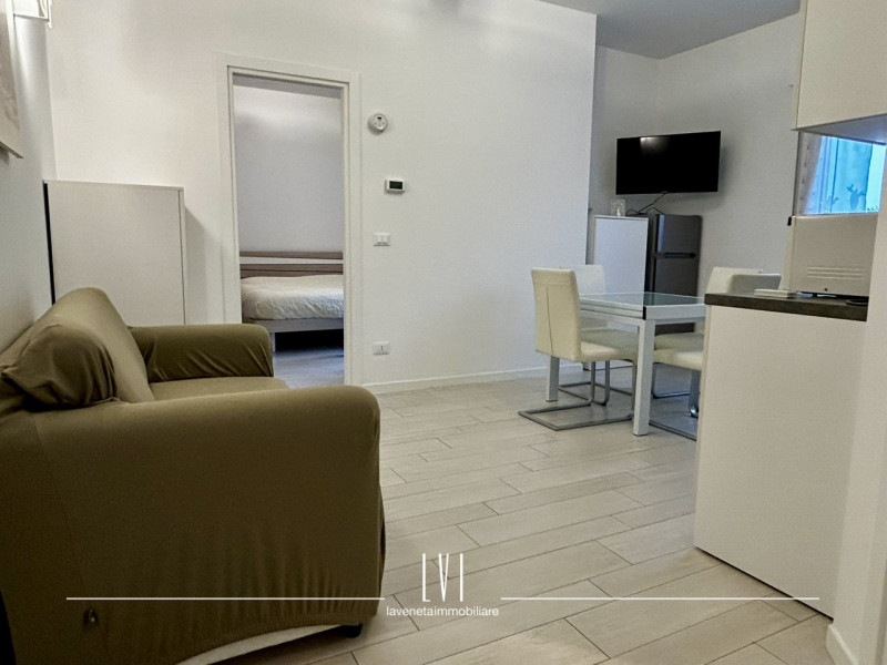 Immagine 2 di Appartamento in vendita  in Via Benvenuto Cellini n.4 a Jesolo