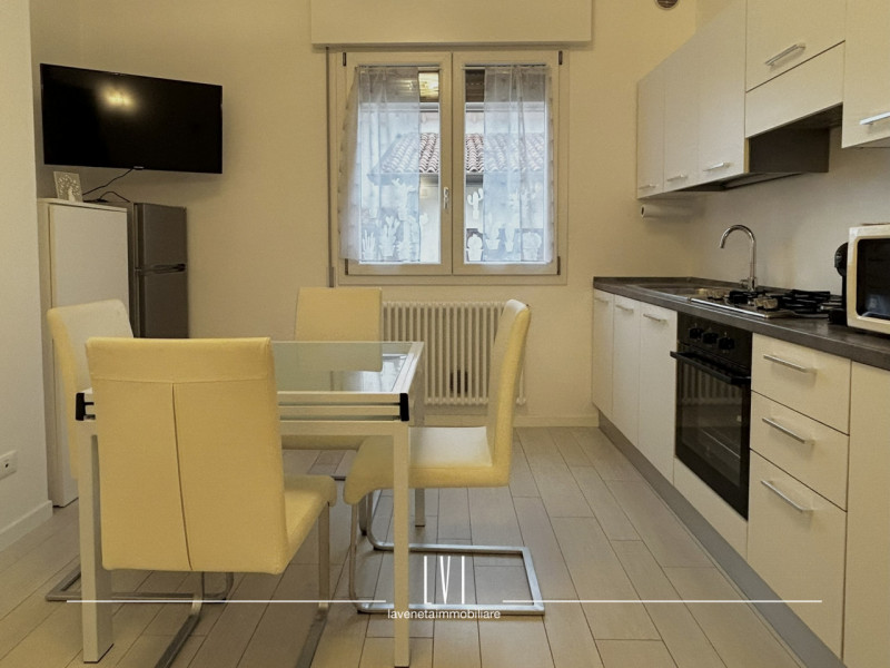 Immagine 4 di Appartamento in vendita  in Via Benvenuto Cellini n.4 a Jesolo