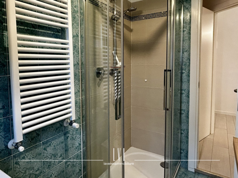 Immagine 11 di Appartamento in vendita  in Via Benvenuto Cellini n.4 a Jesolo