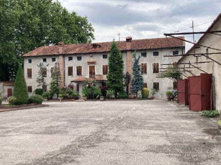 Immagine 1 di Palazzo in vendita  in VIA CAPITELLO 622 a Castagnaro