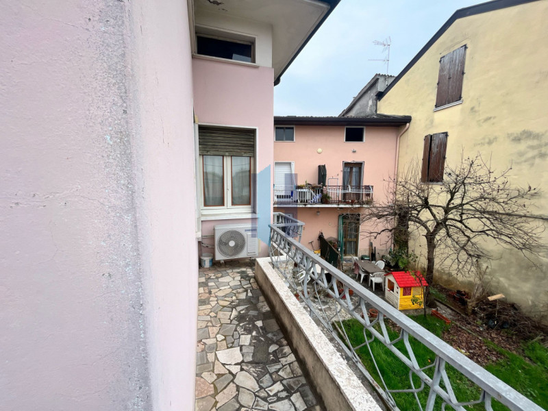 Immagine 15 di Villa in vendita  in via Trento 16 a Castenedolo
