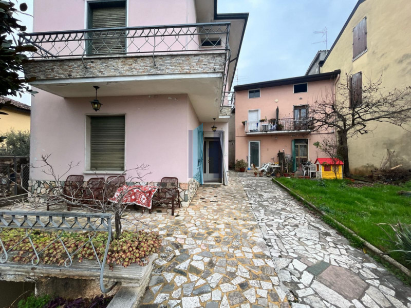 Immagine 36 di Villa in vendita  in via Trento 16 a Castenedolo