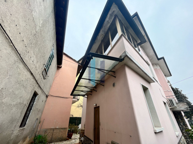 Immagine 37 di Villa in vendita  in via Trento 16 a Castenedolo