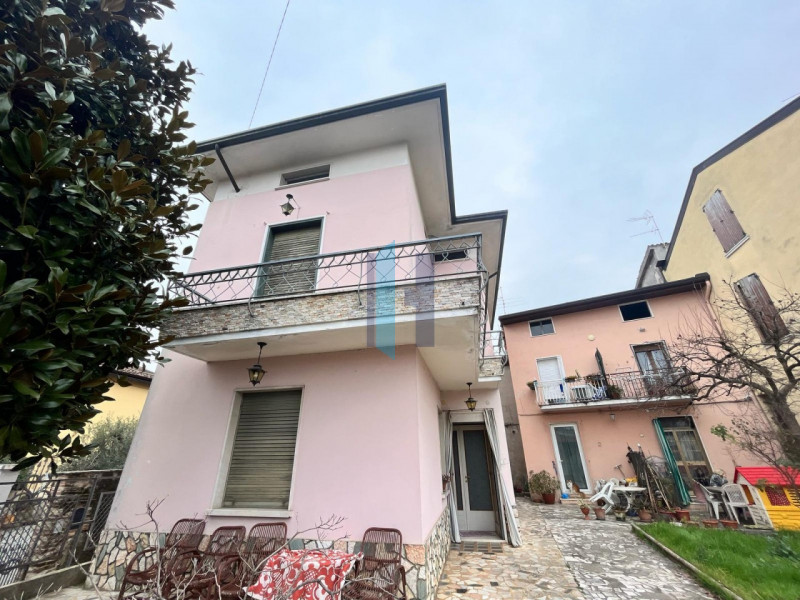 Immagine 43 di Villa in vendita  in via Trento 16 a Castenedolo