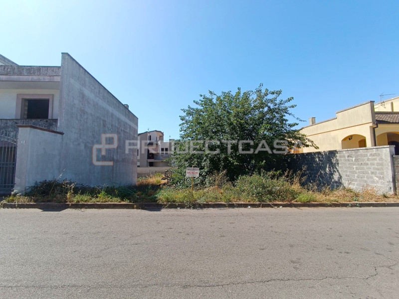 Immagine 1 di Terreno in vendita  in Via Tito Schipa a Scorrano