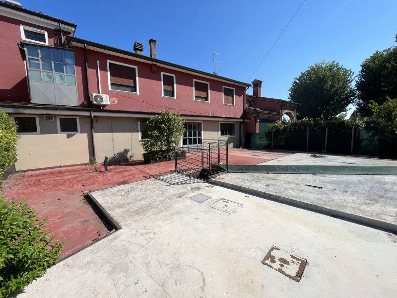 Immagine 1 di Negozio in affitto  in via Giuseppe Martignon a Mestrino