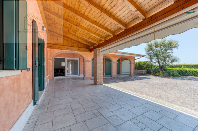 Immagine 25 di Villa in vendita  in via Restello a Villa Del Conte