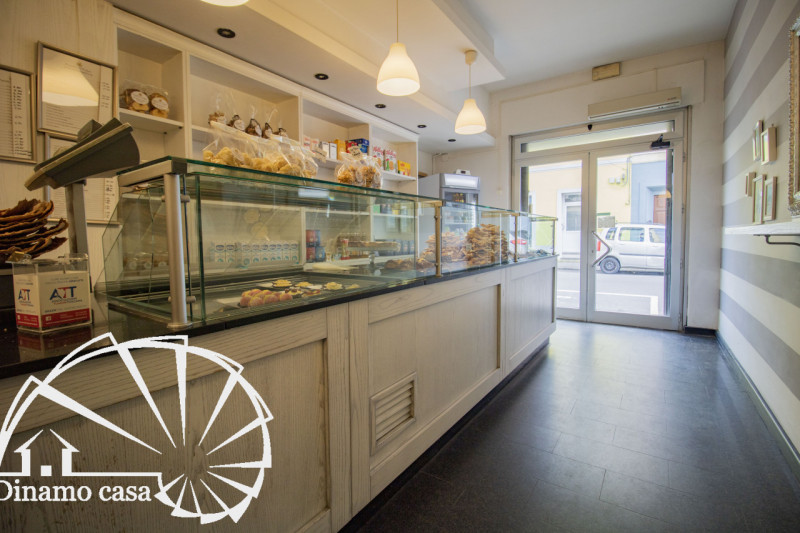 Immagine 1 di Attività commerciale in vendita  a Prato