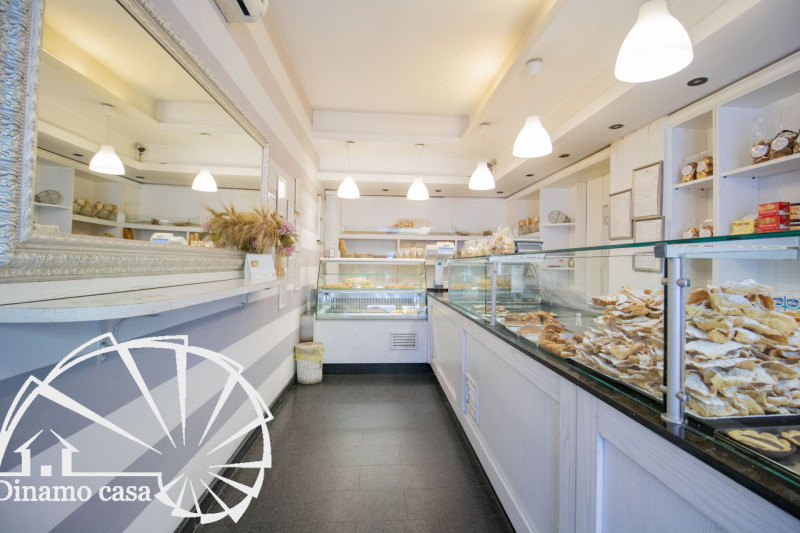 Immagine 2 di Attività commerciale in vendita  a Prato