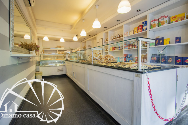 Immagine 6 di Attività commerciale in vendita  a Prato