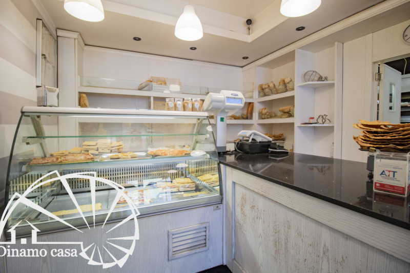 Immagine 7 di Attività commerciale in vendita  a Prato