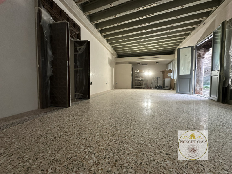 Immagine 21 di Appartamento in vendita  a Venezia