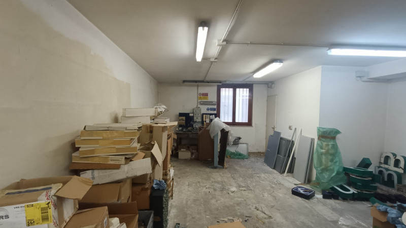 Immagine 4 di Magazzino in vendita  in Via Ruggero Torelli a Perugia