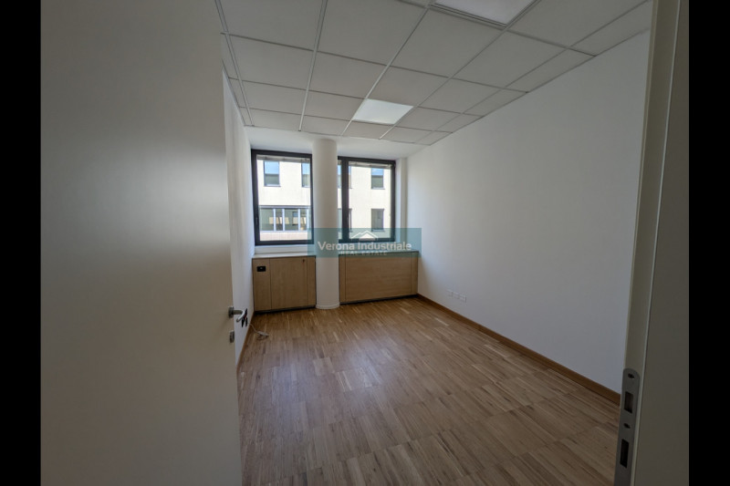 Immagine 1 di Ufficio in affitto  in Via Monte Baldo 8 a Villafranca Di Verona