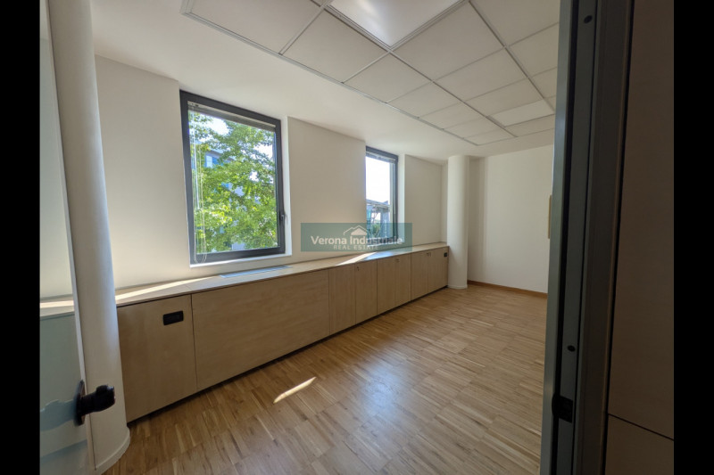 Immagine 5 di Ufficio in affitto  in Via Monte Baldo 8 a Villafranca Di Verona