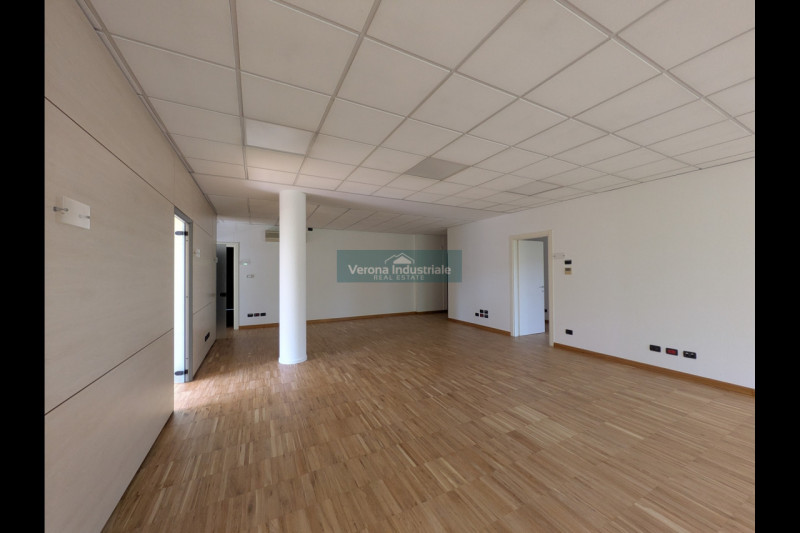 Immagine 6 di Ufficio in affitto  in Via Monte Baldo 8 a Villafranca Di Verona