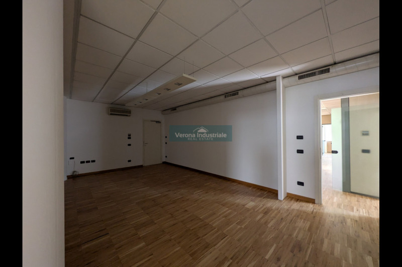 Immagine 7 di Ufficio in affitto  in Via Monte Baldo 8 a Villafranca Di Verona