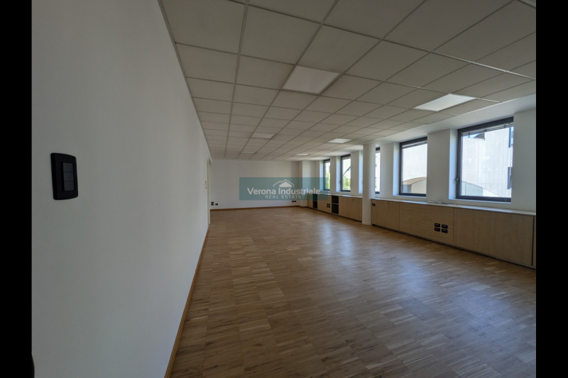Immagine 9 di Ufficio in affitto  in Via Monte Baldo 8 a Villafranca Di Verona