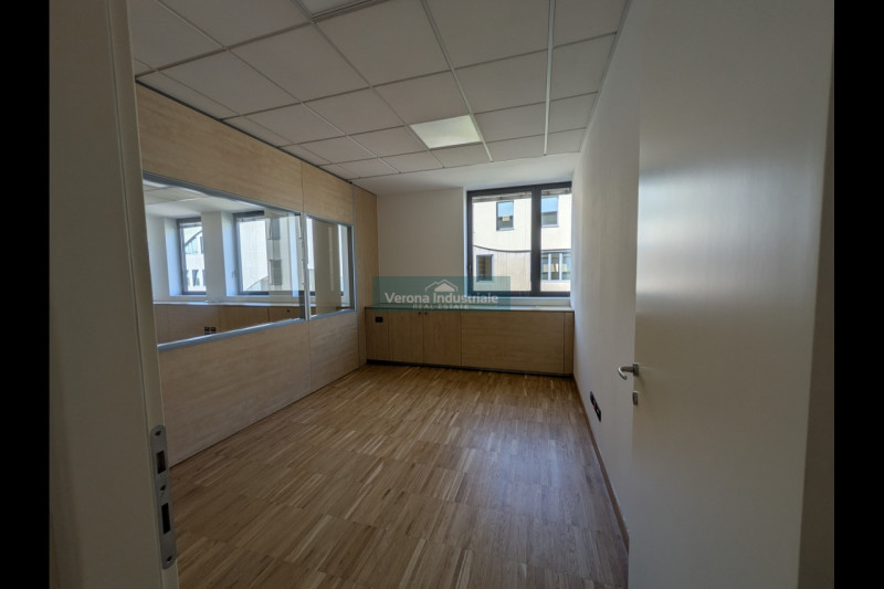 Immagine 10 di Ufficio in affitto  in Via Monte Baldo 8 a Villafranca Di Verona