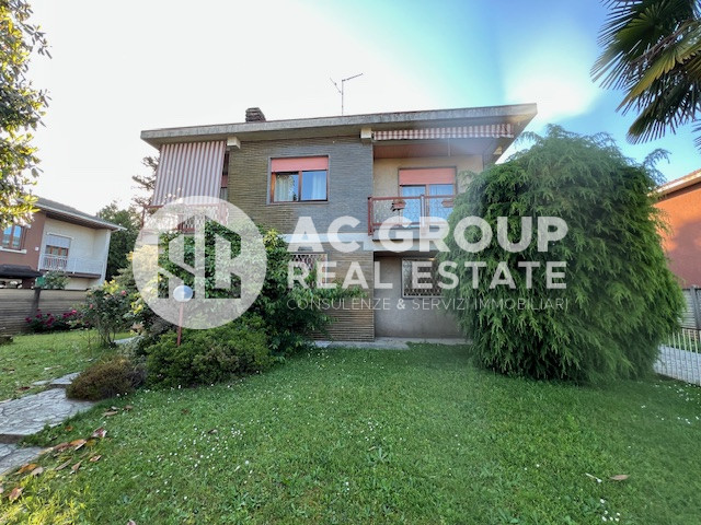 Immagine 1 di Villa in vendita  in Via Giotto a Rescaldina