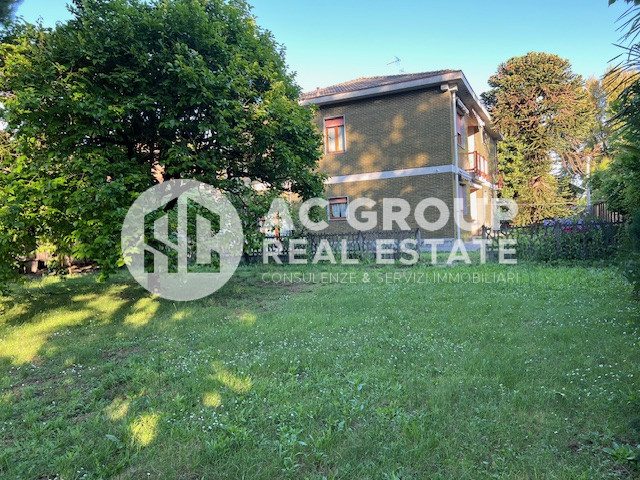 Immagine 2 di Villa in vendita  in Via Giotto a Rescaldina