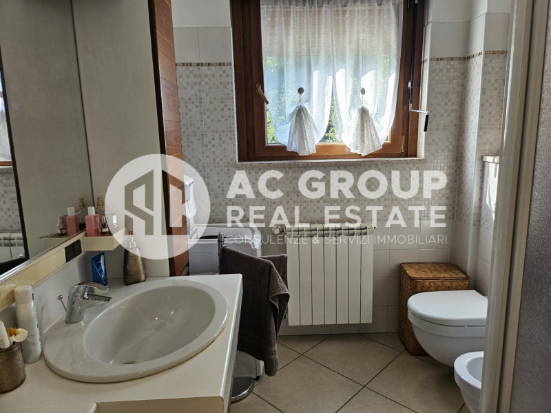 Immagine 27 di Villa in vendita  in Via Giotto a Rescaldina